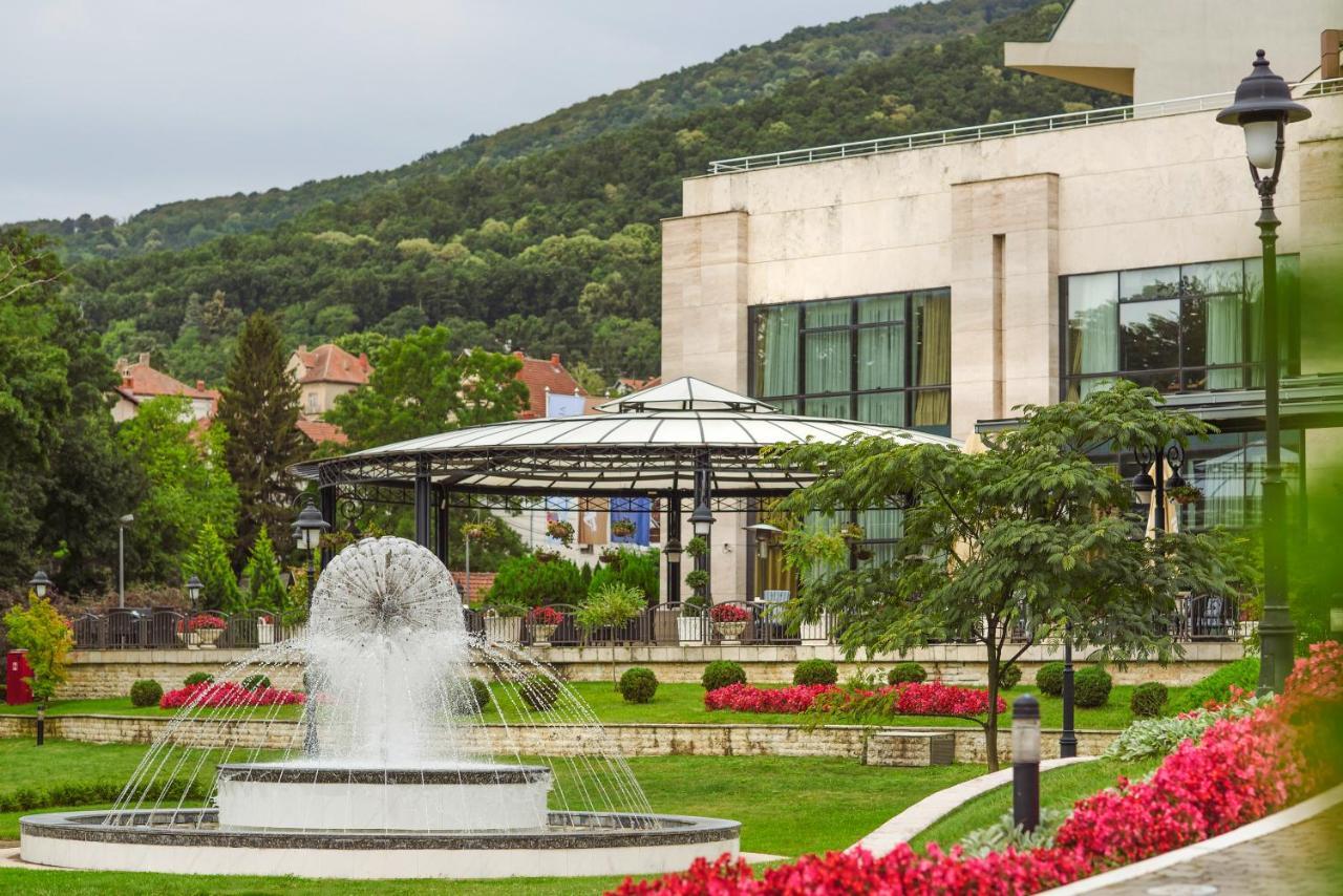 A Hoteli - Hotel Izvor Arandjelovac Dış mekan fotoğraf The University of Patras